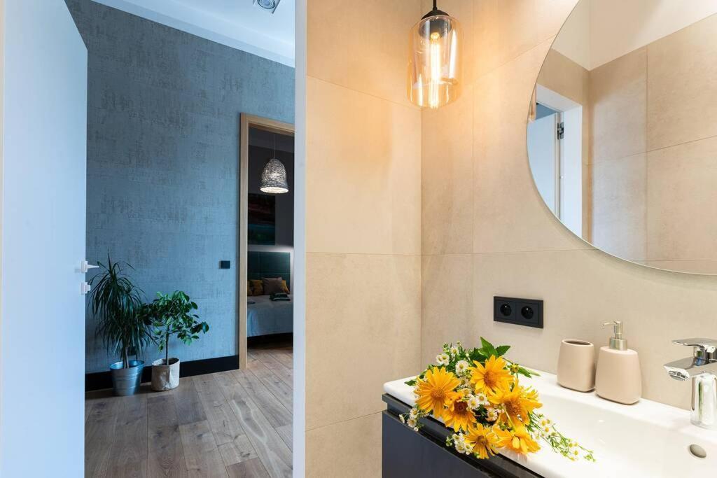 Elegant Apartment Luminis In Krakow'S Old City Zewnętrze zdjęcie